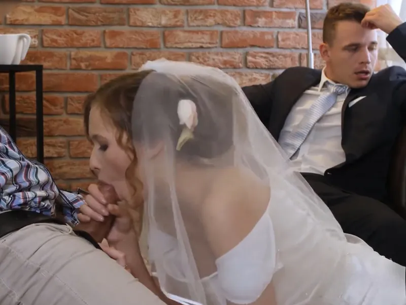 Cô dâu cắm sừng với trai ngay trước mặt anh xã mới cưới